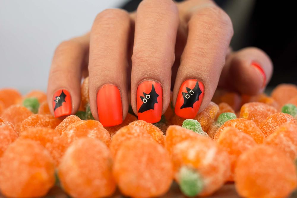 Bats fall nails