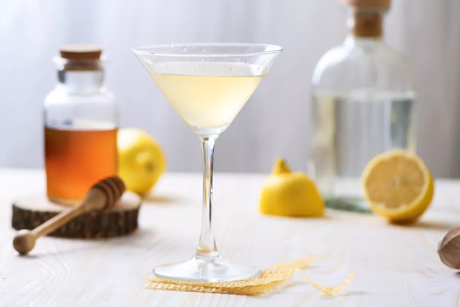 Bees knees cocktail