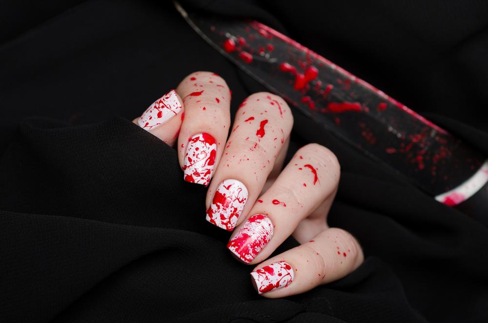 Blood spatter creepy halloween nails