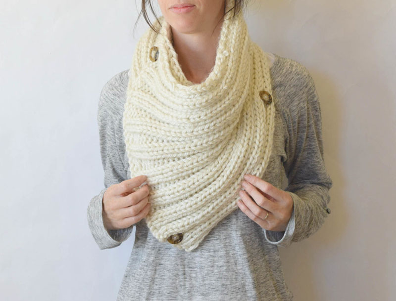 Bulky ribbed cowl beginner knitting pattern