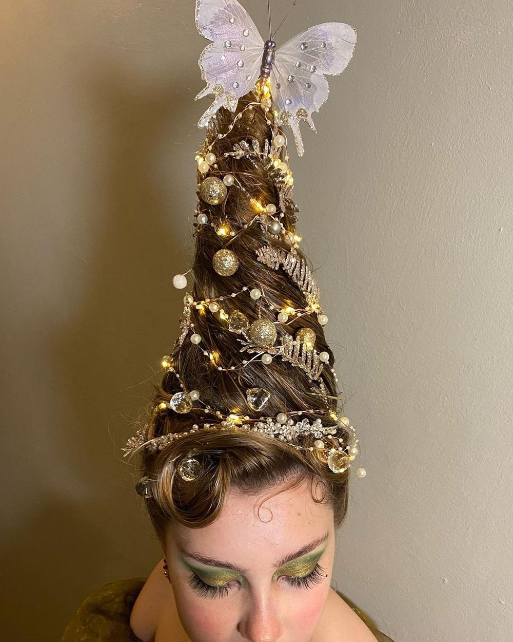 Christmas hair golden tree