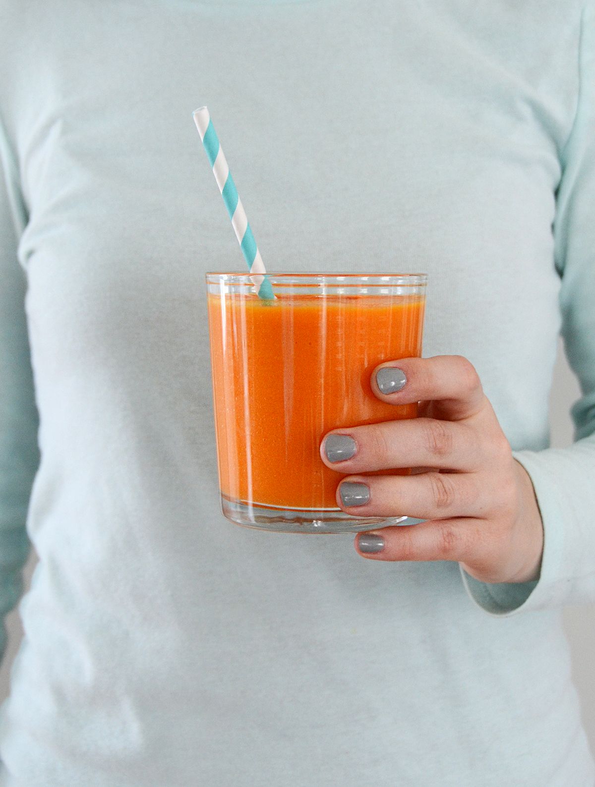 Delicious orange vegetable smoothie recipe serve