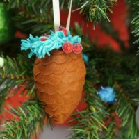 Diy christmas felt pinecone