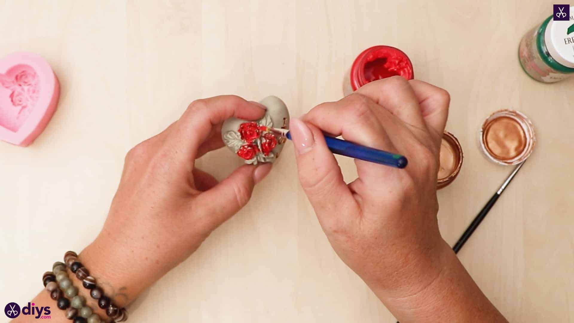 Diy concrete heart and roses add color