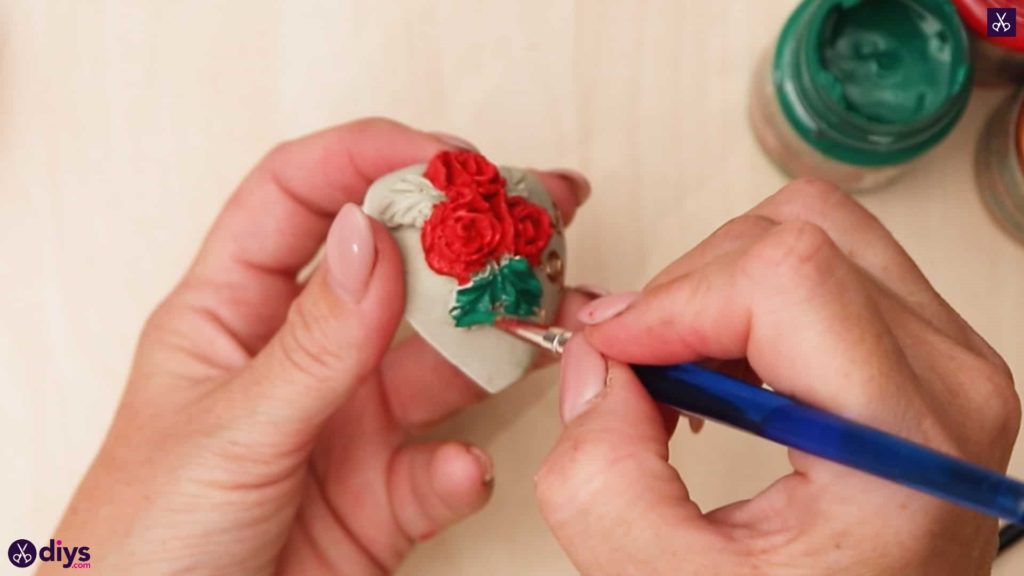 Diy concrete heart and roses green color