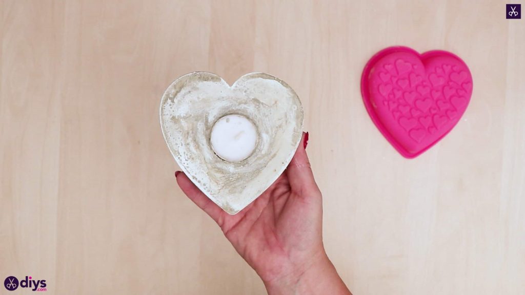 Diy concrete heart candle holder