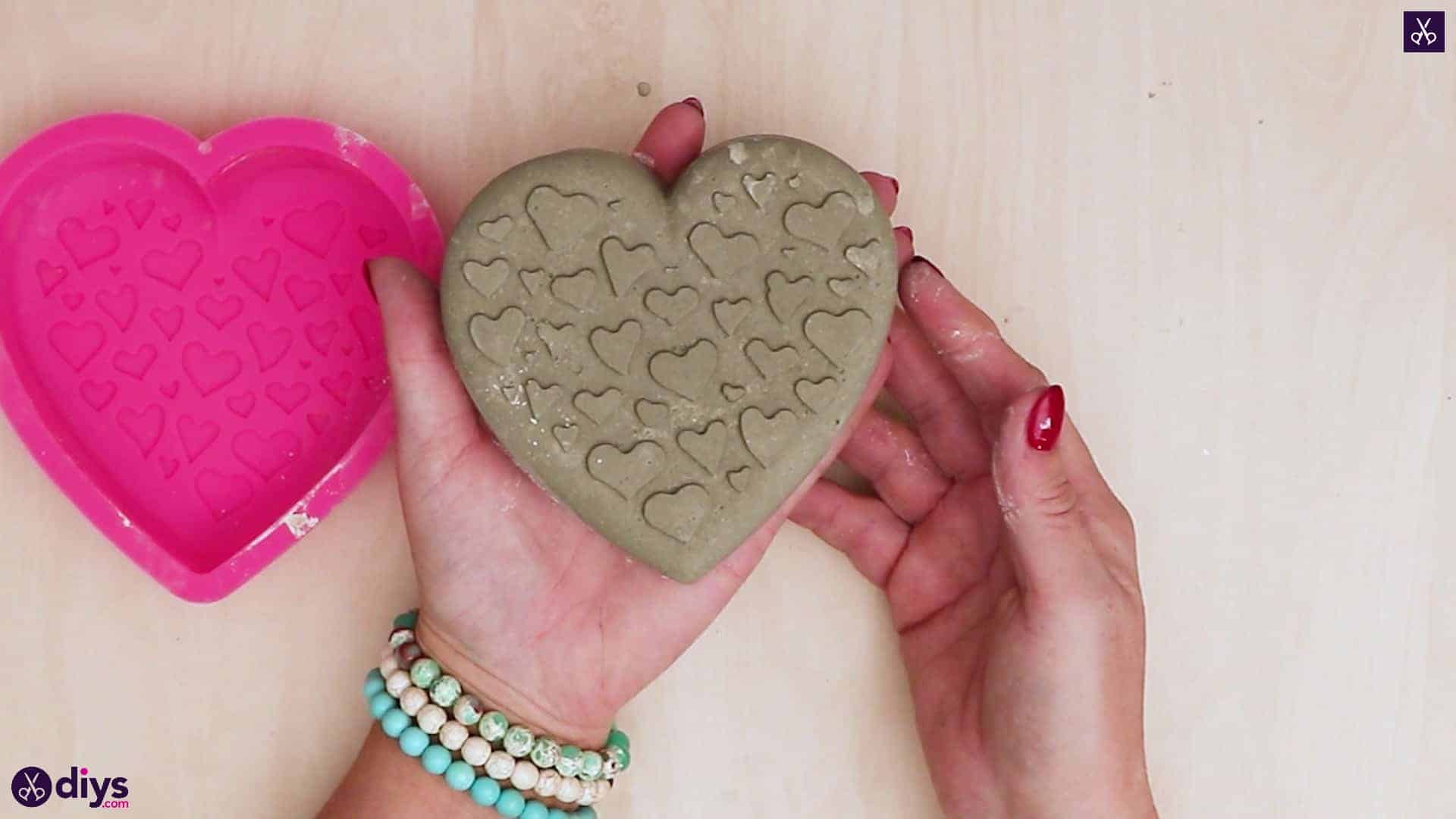Diy concrete heart candle holder back