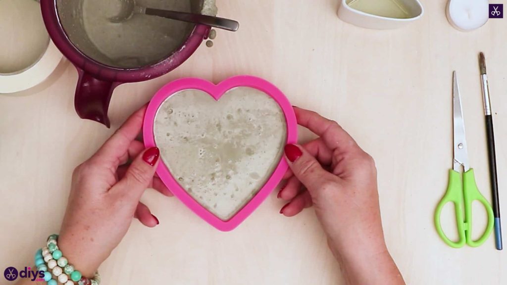 Diy concrete heart candle holder bubles