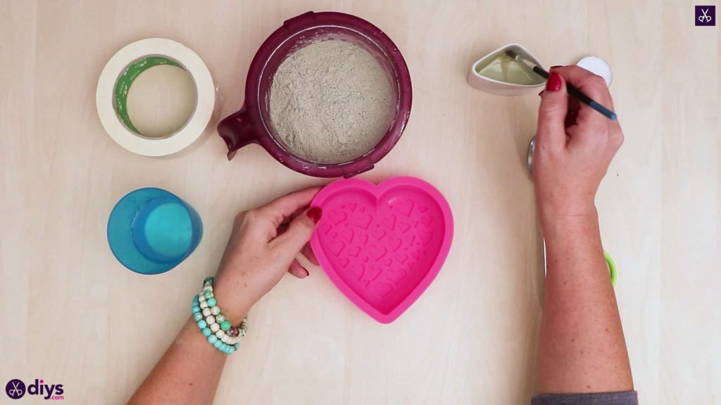 Diy concrete heart candle holder prepare the mix