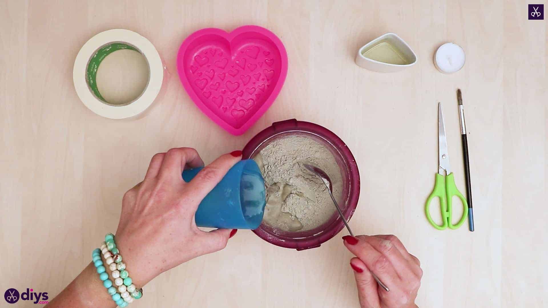 Diy concrete heart candle holder step 3