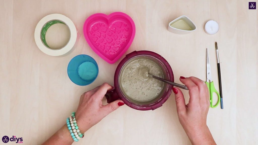 Diy concrete heart candle holder step 4