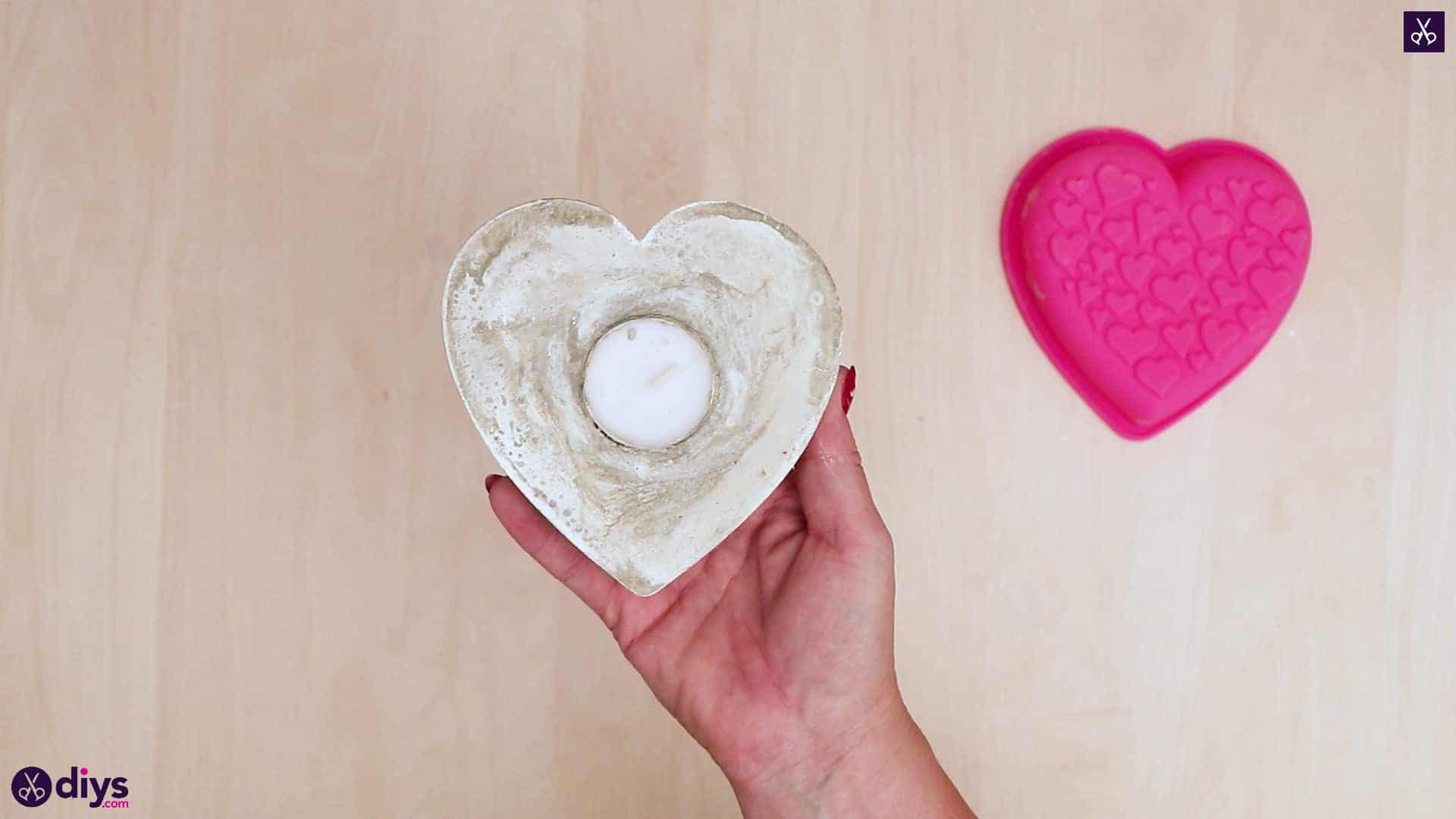 Diy concrete heart candle holder