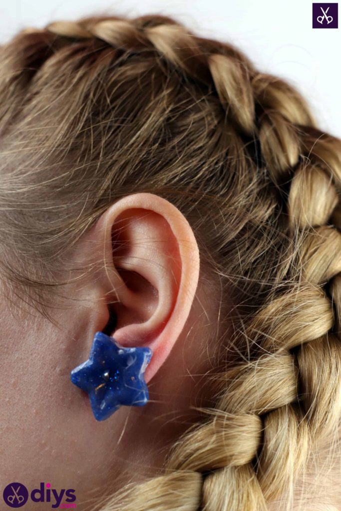 Diy earrings using hot glue gun