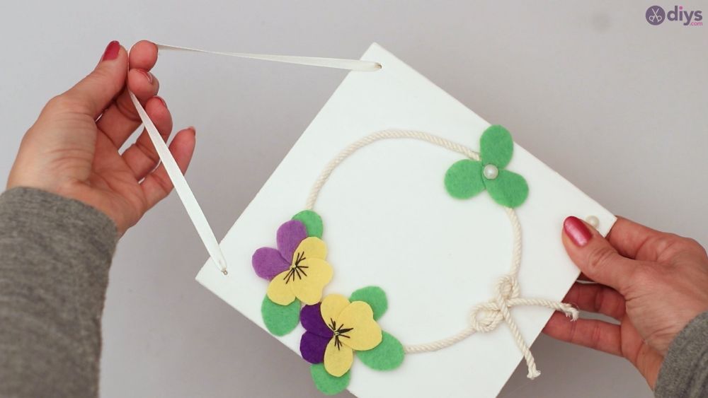 Diy felt pansy wall art