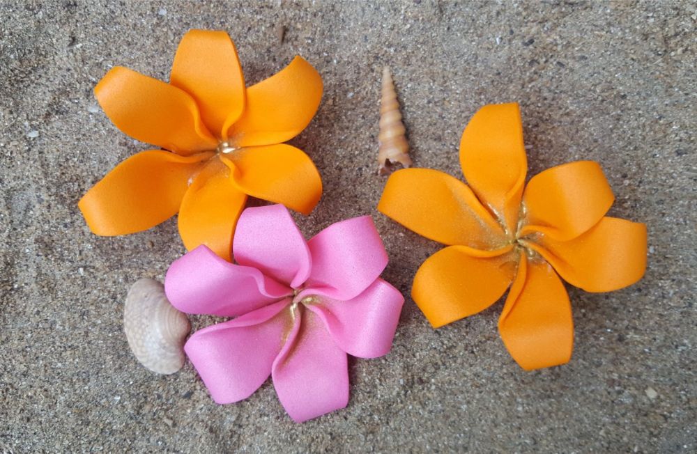 Diy hawaiian flower hair clip