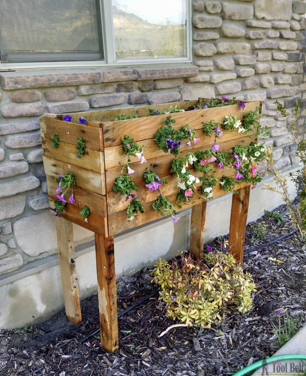 Diy raised pallet planter
