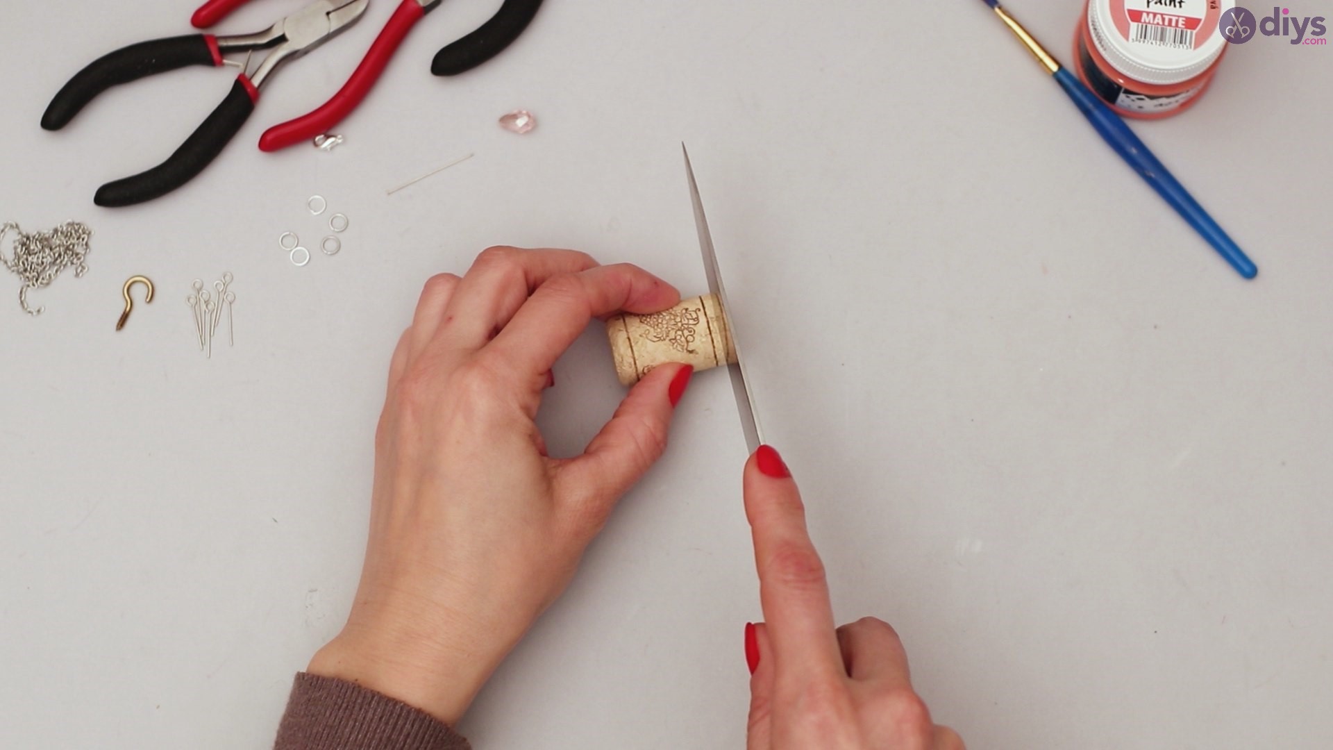 Diy wine cork necklace (1)