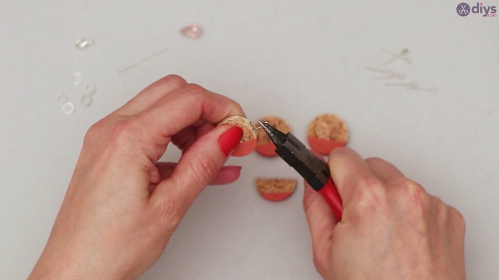 Diy wine cork necklace (12)
