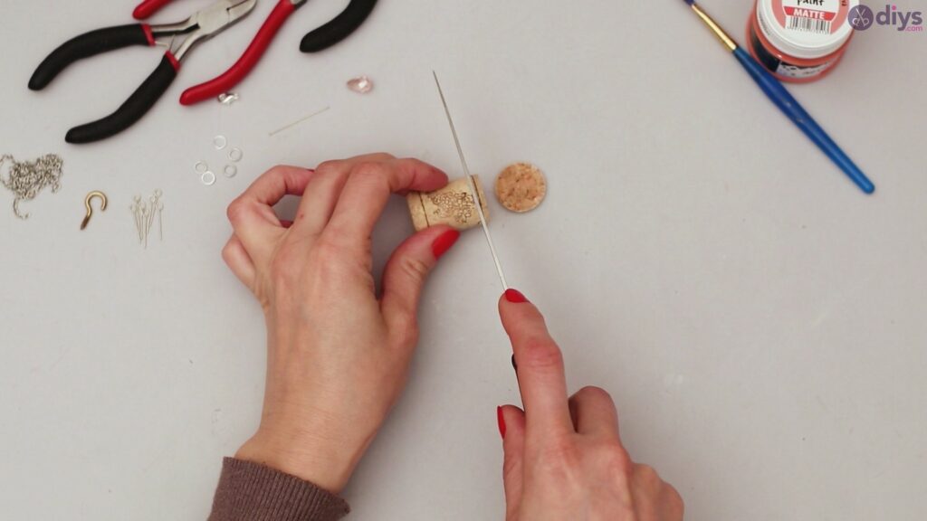Diy wine cork necklace (2)