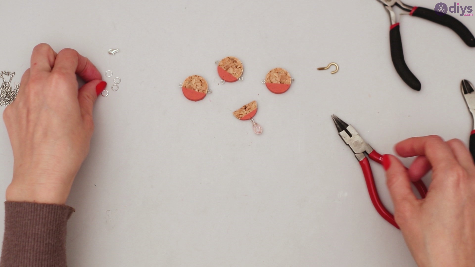 Diy wine cork necklace (24)