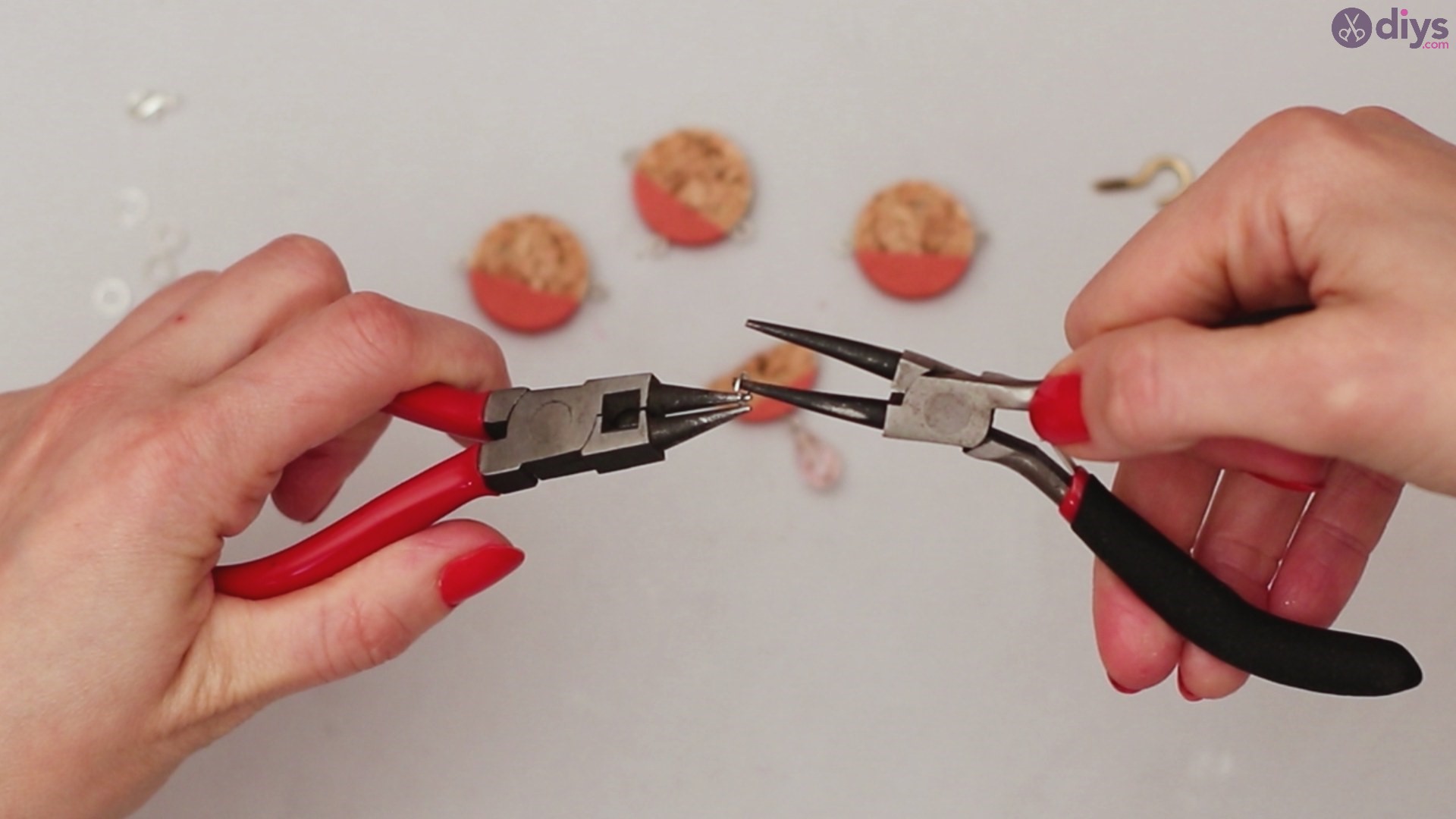 Diy wine cork necklace (25)