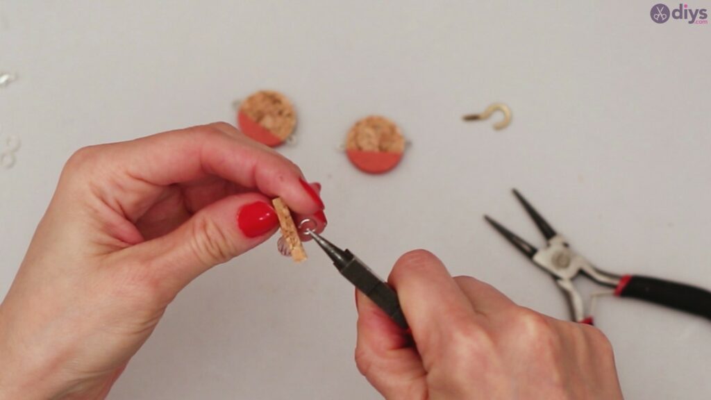 Diy wine cork necklace (27)