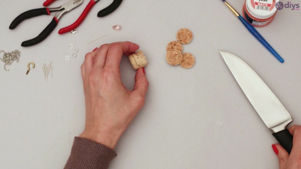 Diy wine cork necklace (3)