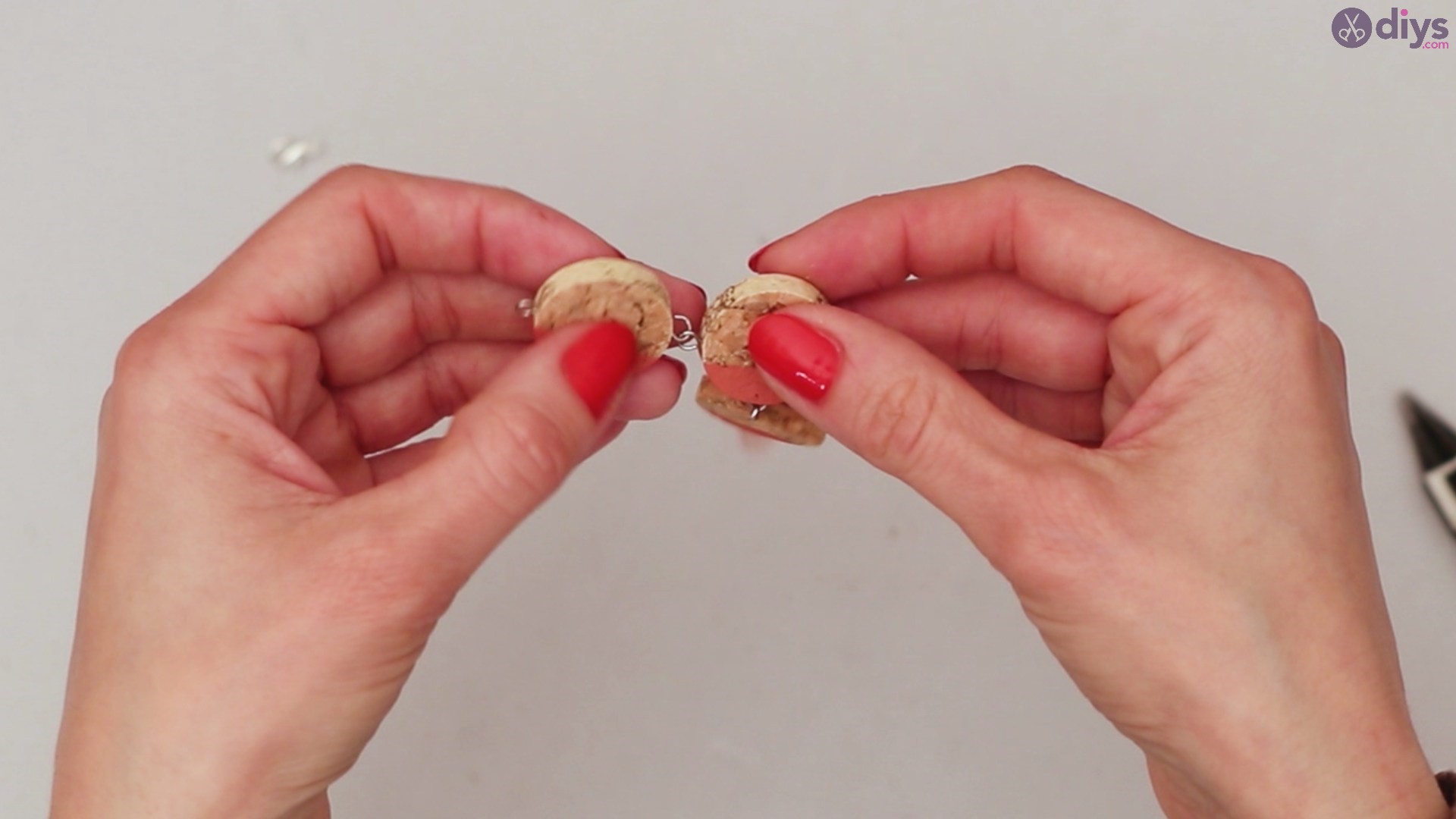 Diy wine cork necklace (35)