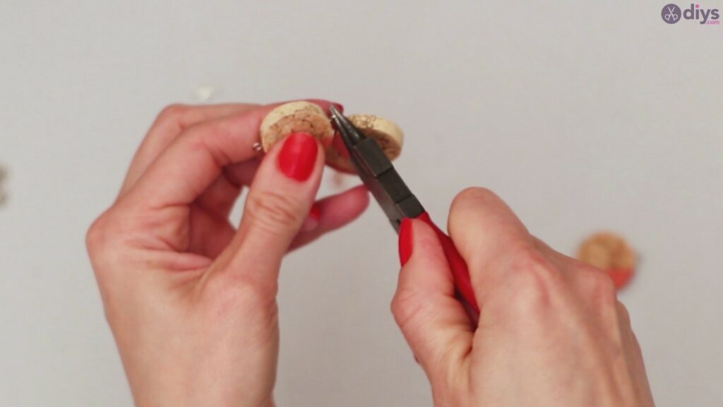 Diy wine cork necklace (36)