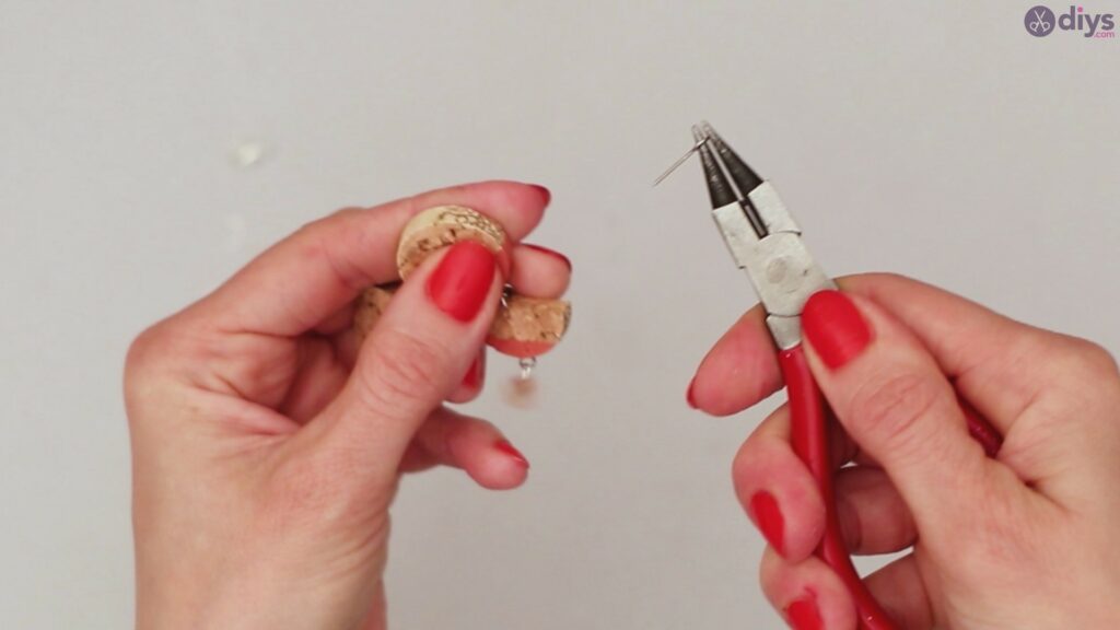 Diy wine cork necklace (37)
