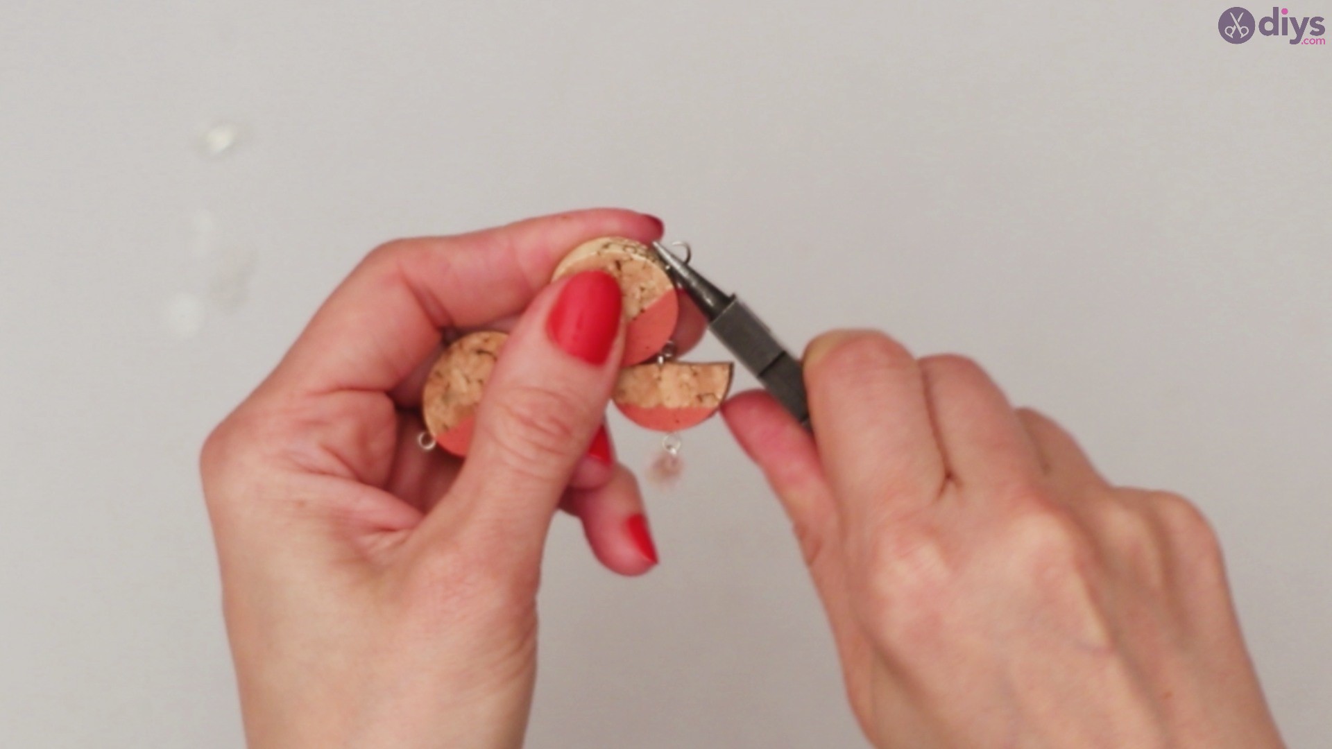Diy wine cork necklace (39)