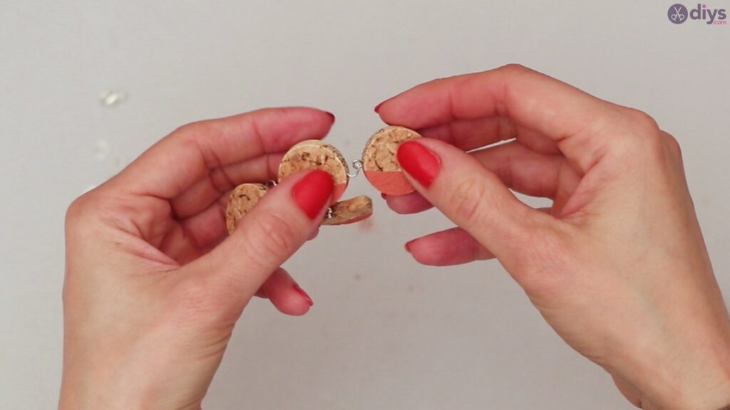 Diy wine cork necklace (40)