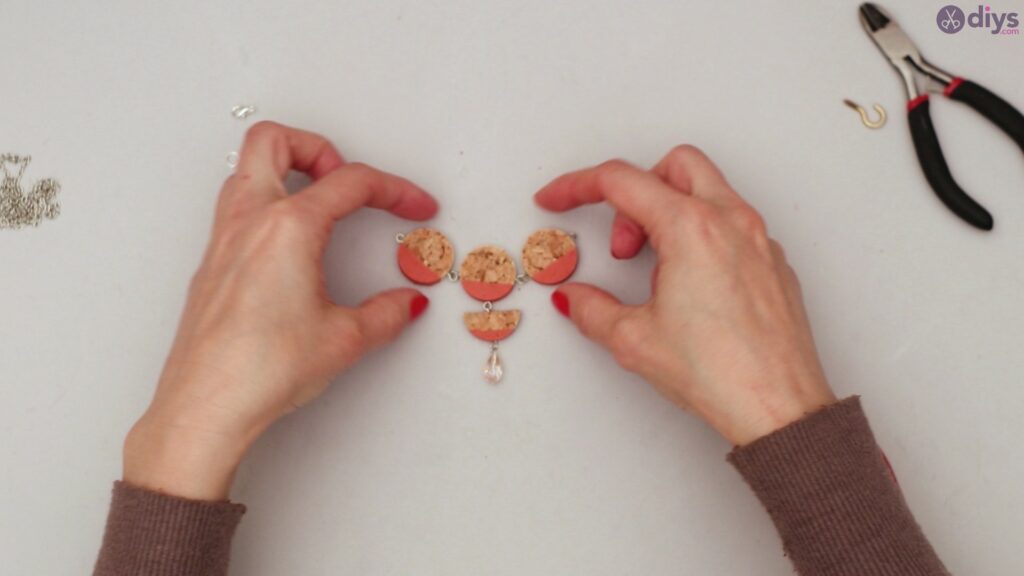 Diy wine cork necklace (42)