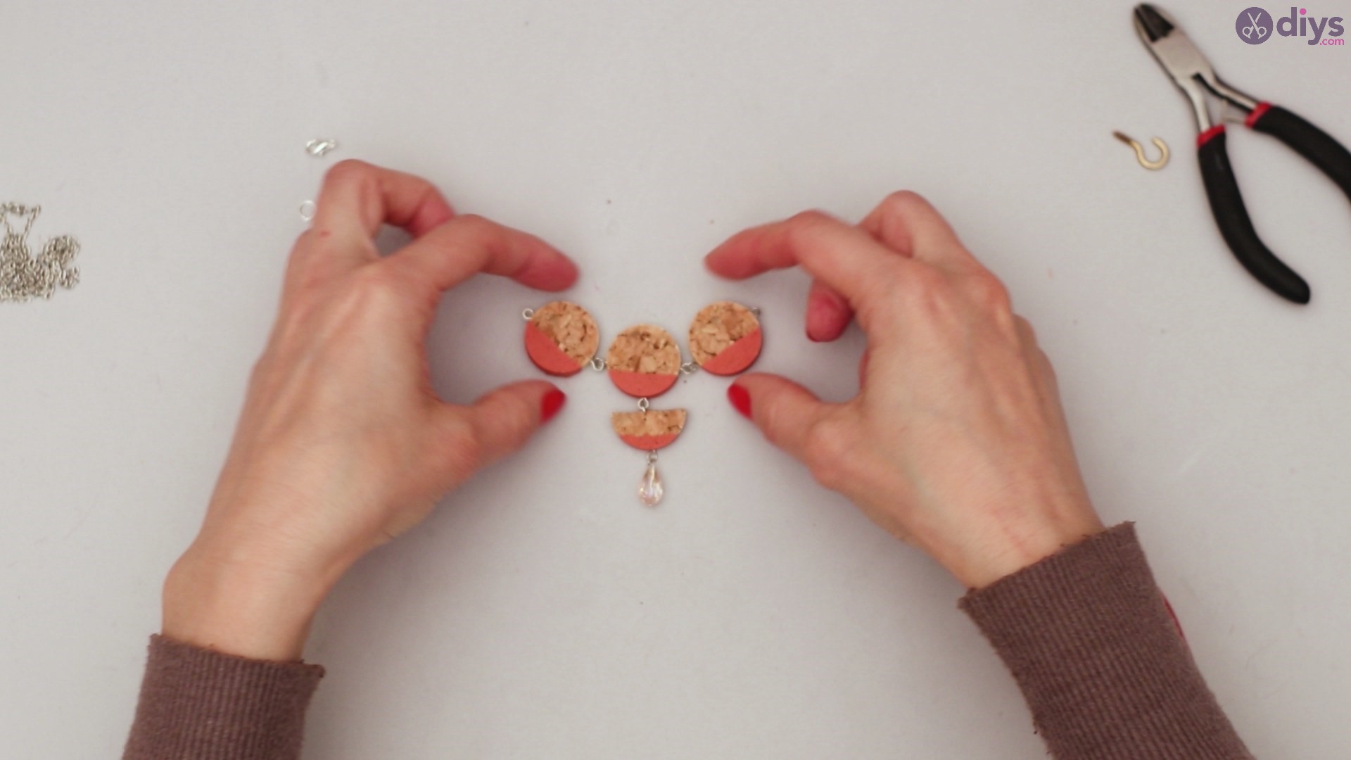Diy wine cork necklace (42)