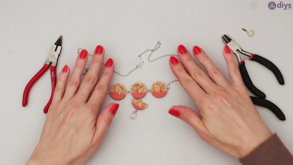 Diy wine cork necklace (54)