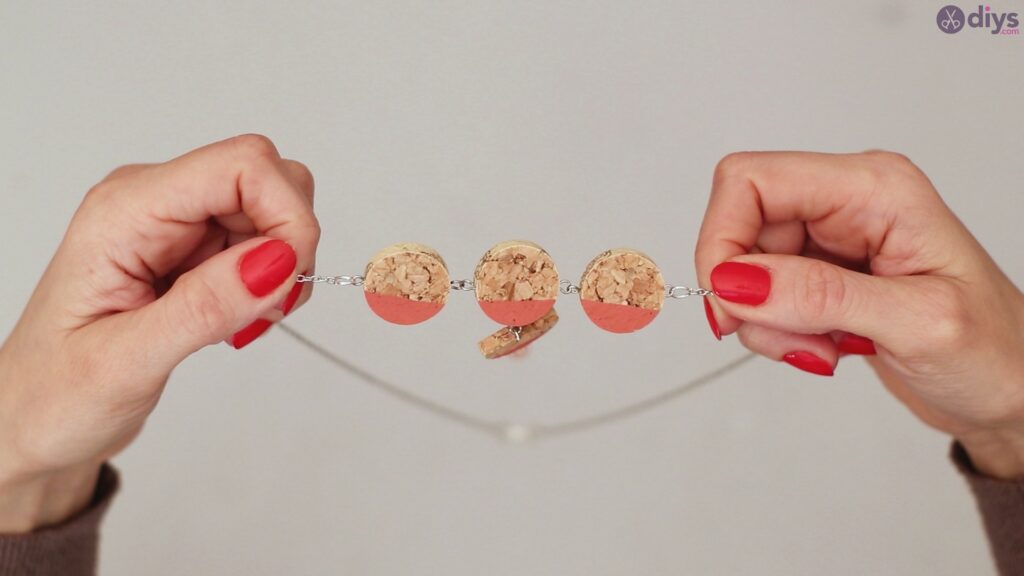 Diy wine cork necklace (55)