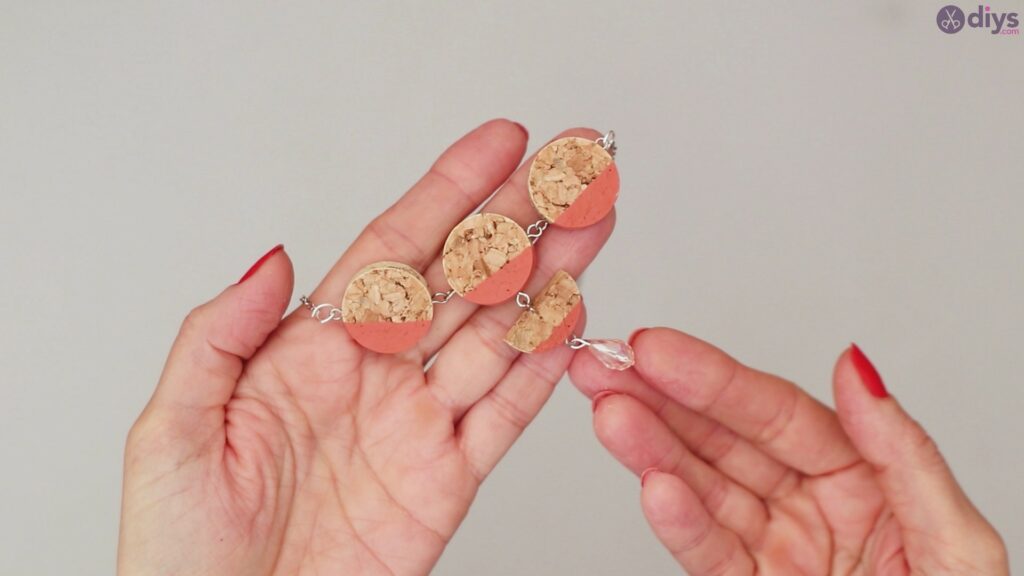 Diy wine cork necklace (56)