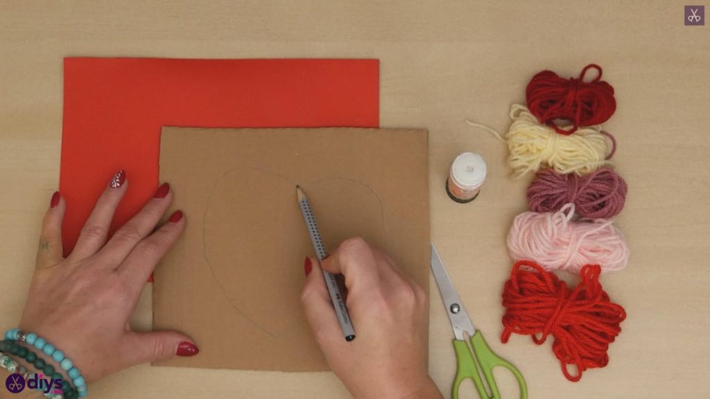 Diy yarn wrapped paper heart draw