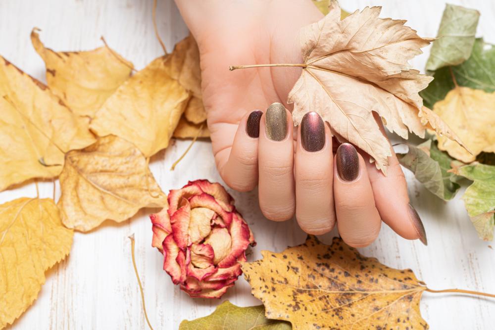 Elegant fall manicure metallic fall