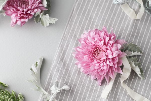 Fresh flower hair accessory