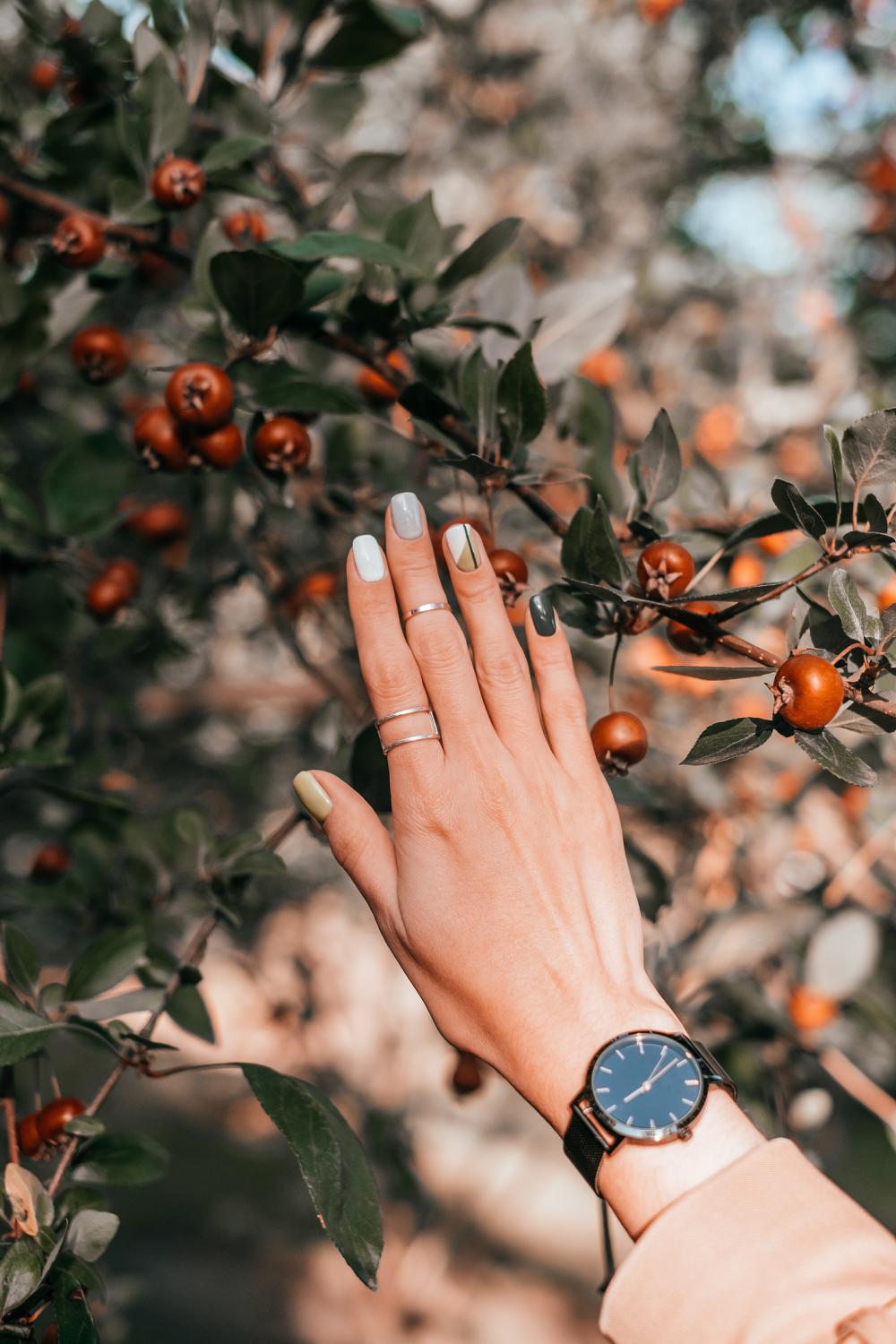 Geometry minimalistic manicure simple fall nails
