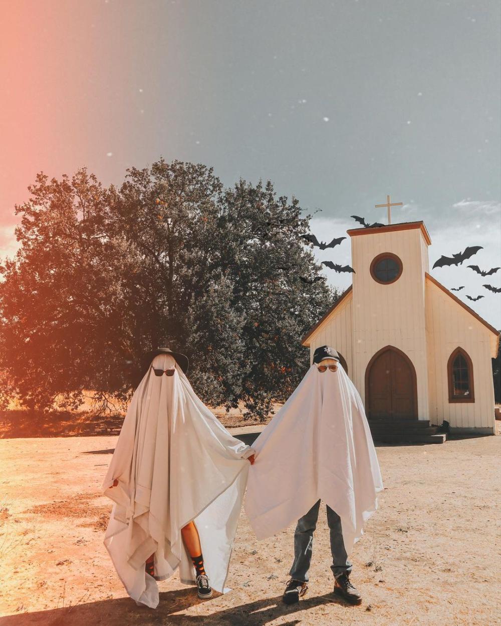 Ghosts easy halloween costumes for adults 