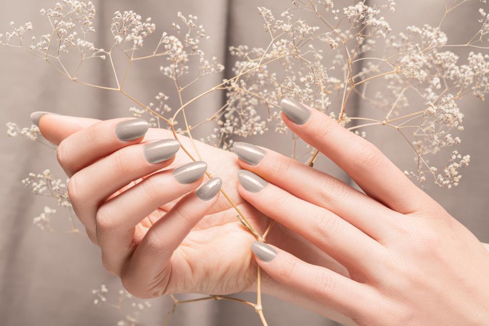 Glitter gray manicure thanksgiving nail colors