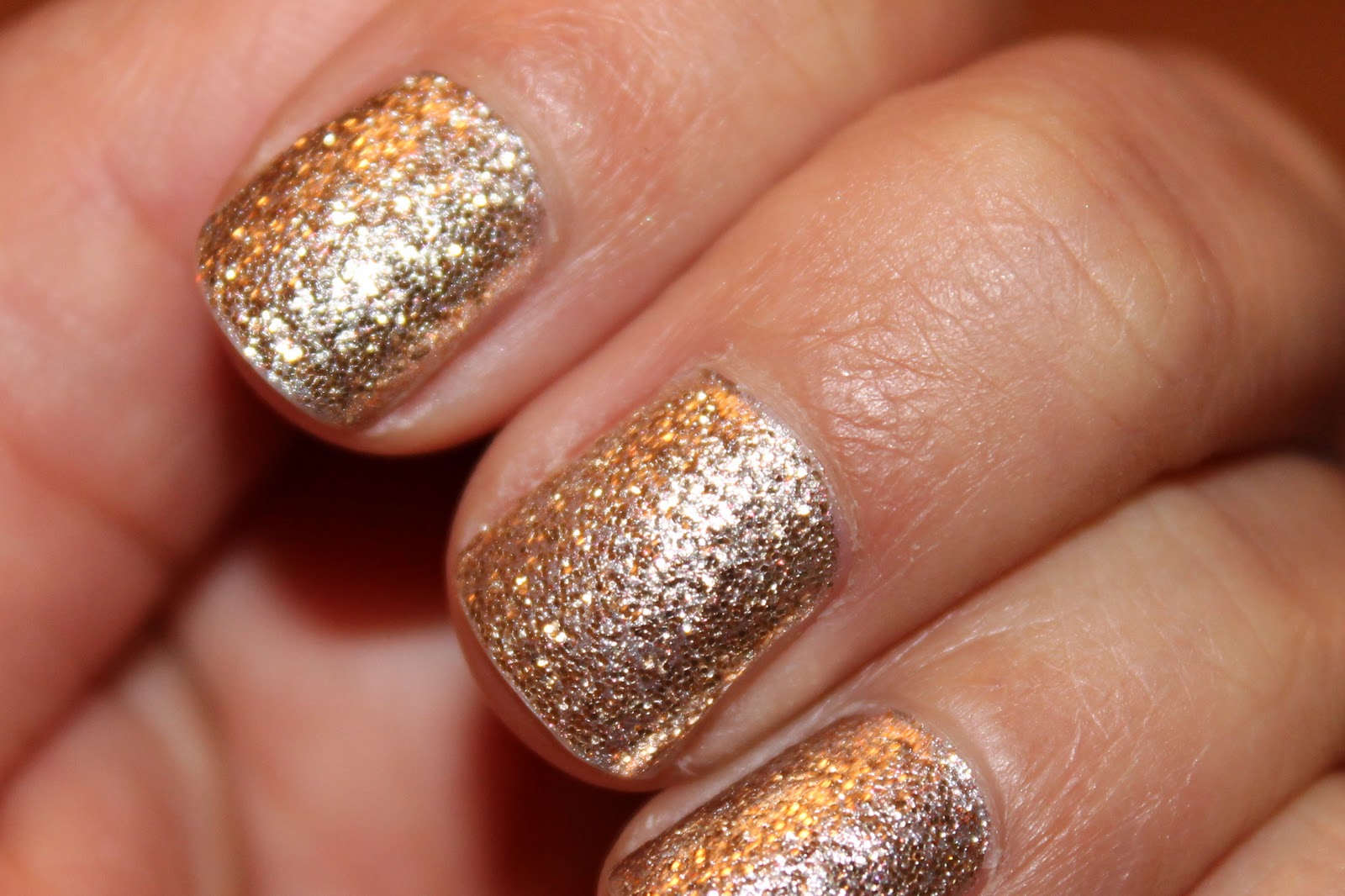 Gold glitter mani
