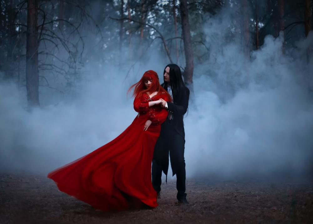 Gothic couple costume ideas 