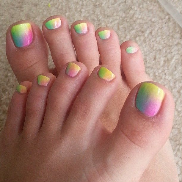 Gradient pastel pedicure