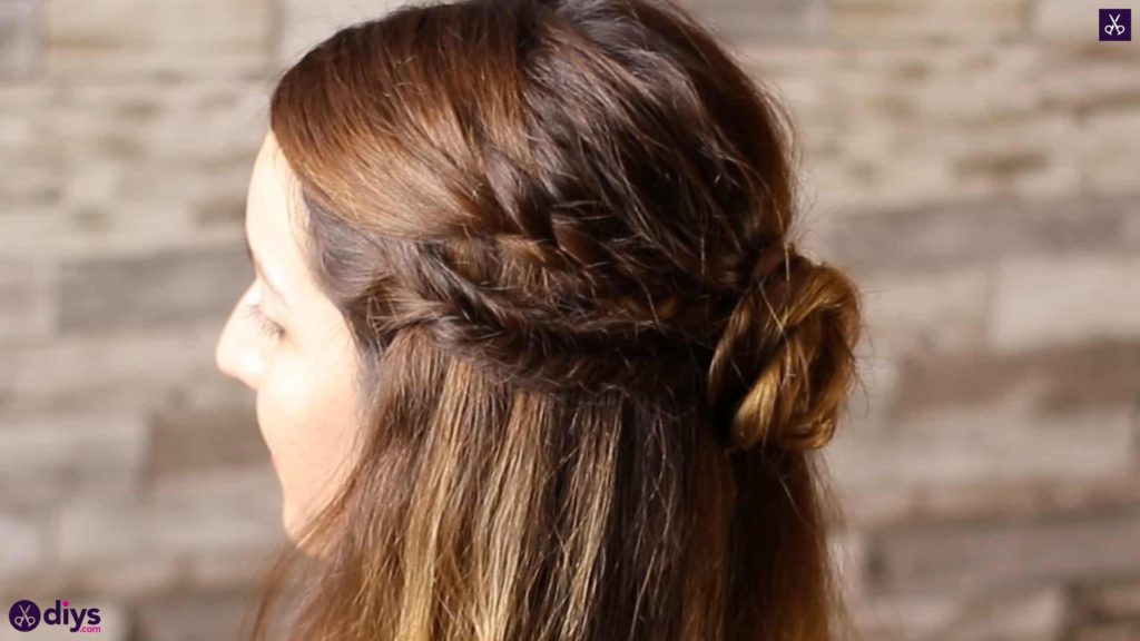 Half up, half down hairstyle for spring2
