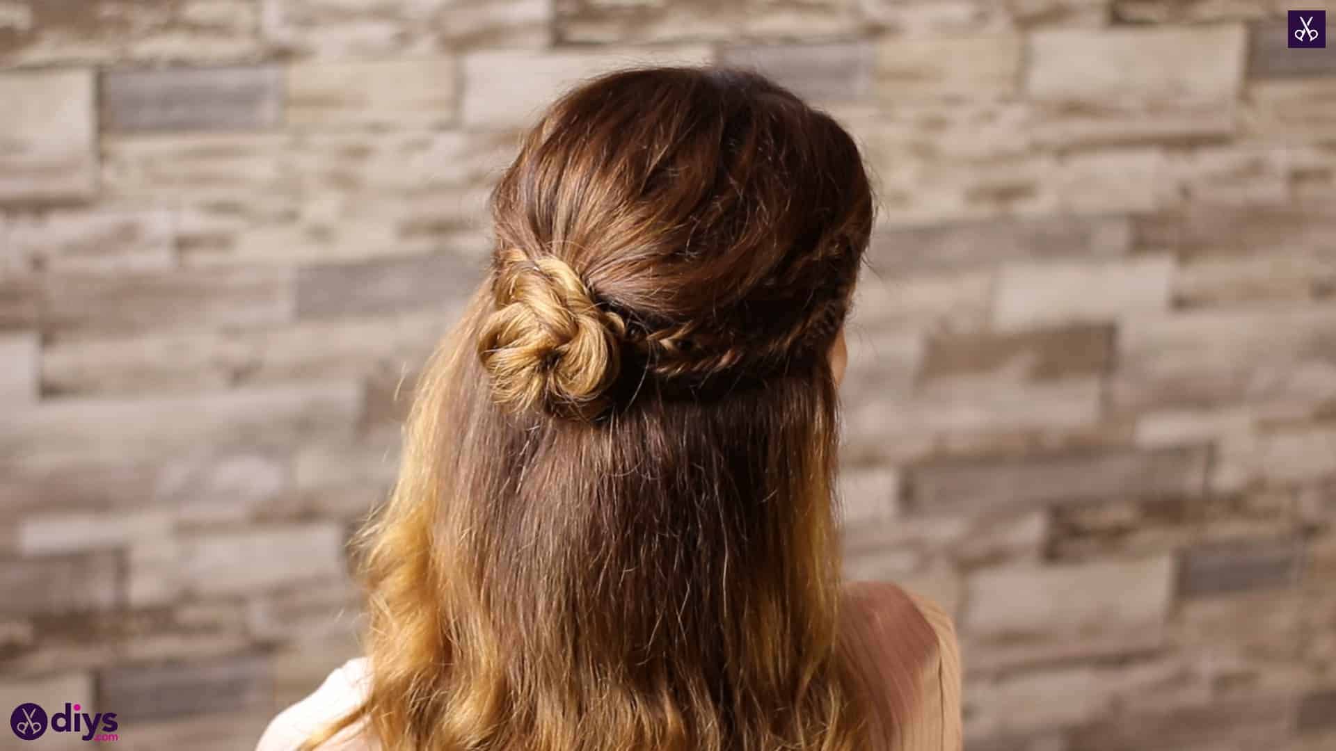 Half up, half down hairstyle for spring3