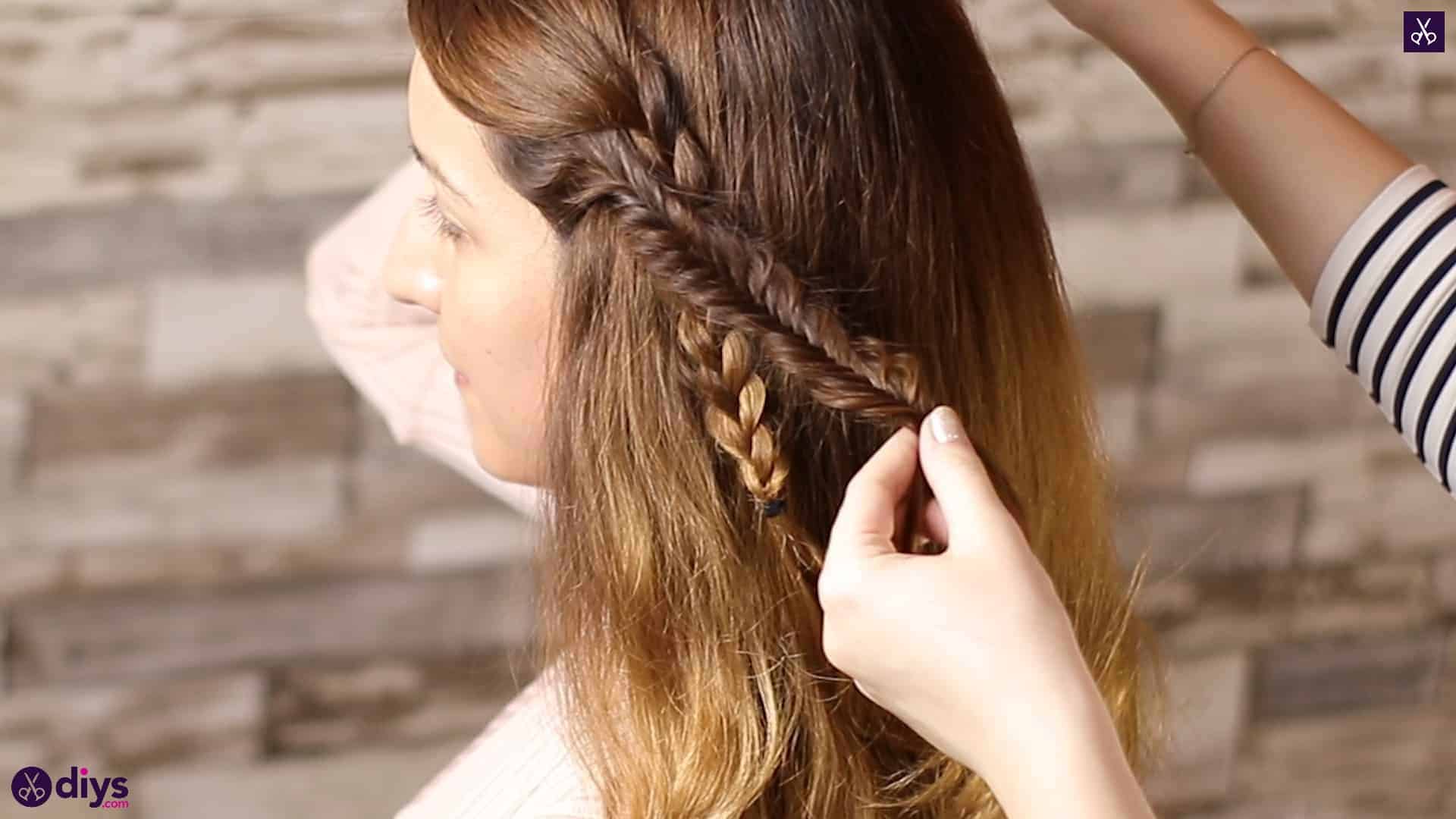 Half up, half down hairstyle for spring30