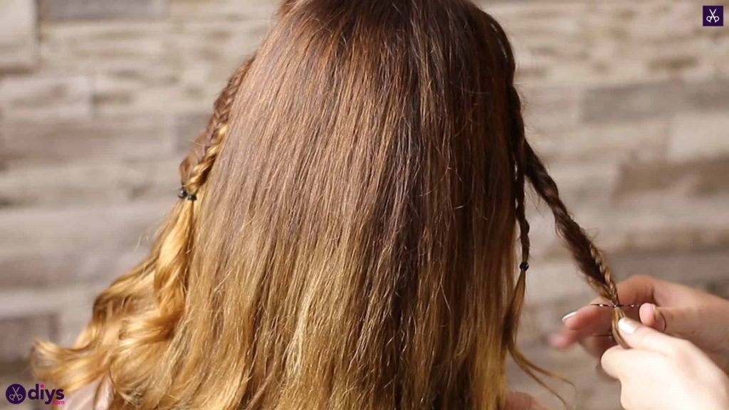 Half up, half down hairstyle for spring37